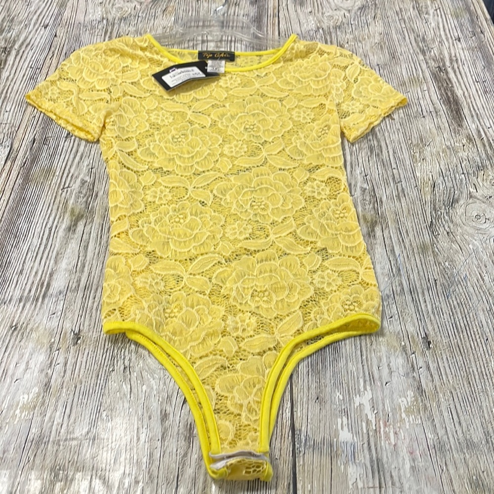 NWT TOP Chic Yellow Floral Sheer Lace Cap Sleeve Bodysuit SMALL